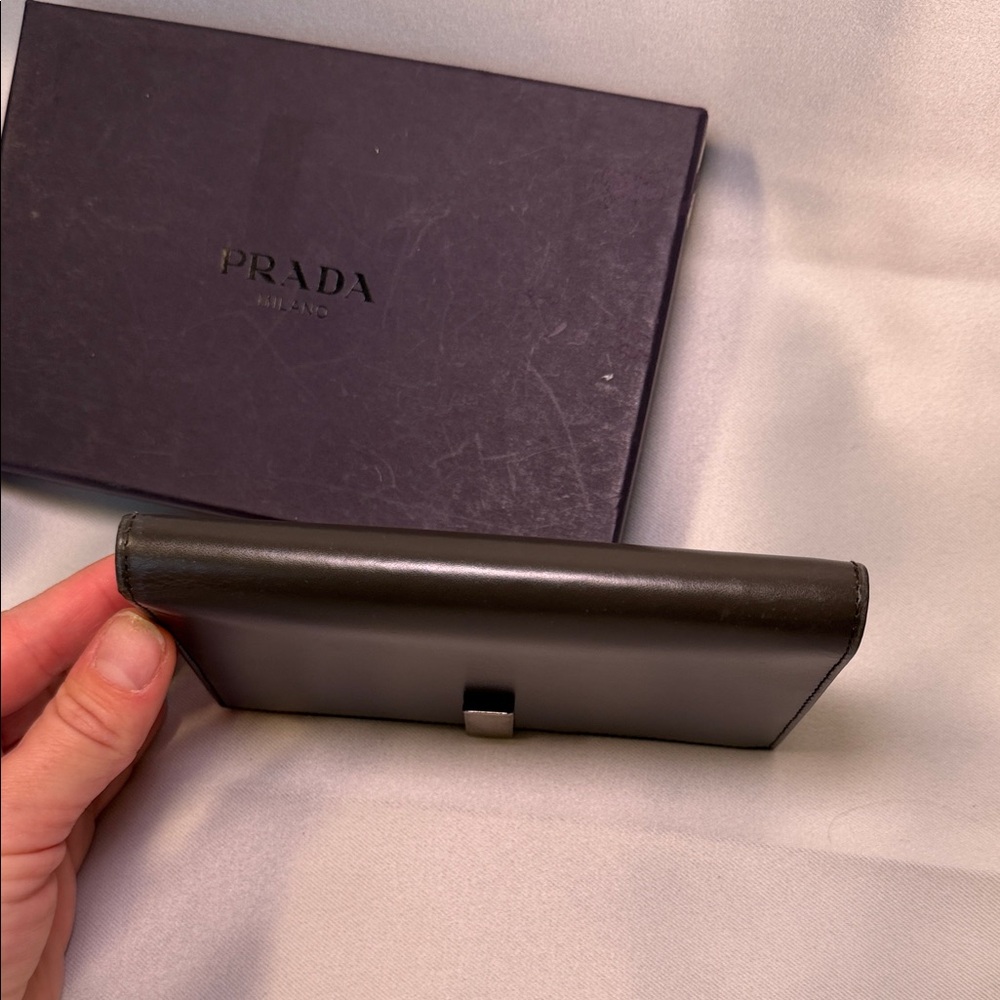 Pre Loved PRADA Wallet in Dark Brown Glossy Leather - Picture 6 of 7